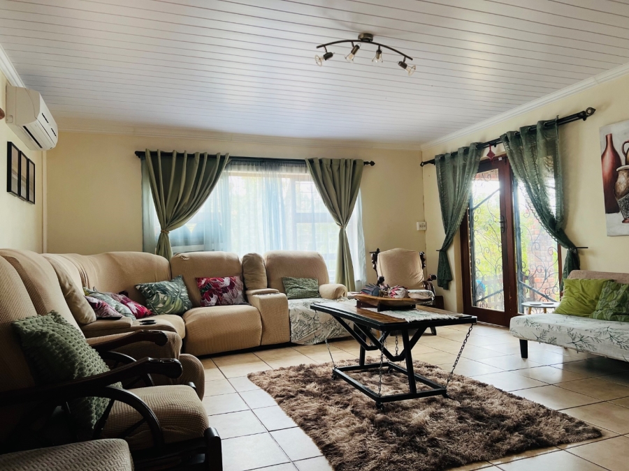 4 Bedroom Property for Sale in Twee Rivieren Western Cape